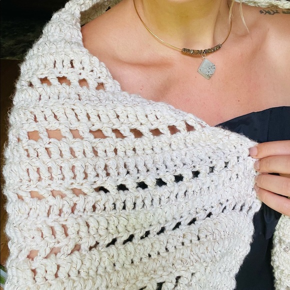 New,hand crochet, summer shawl - Picture 4 of 11